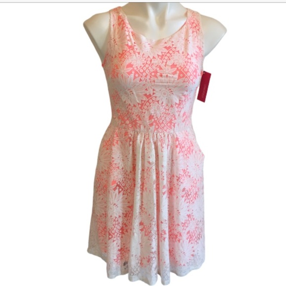 Xhilaration Dresses & Skirts - Xhilaration Lace Floral Dress